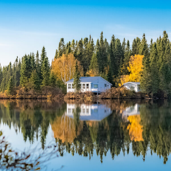 Jets Image Vacation home Cabin Lake hous Adobe Stock 301615177 square