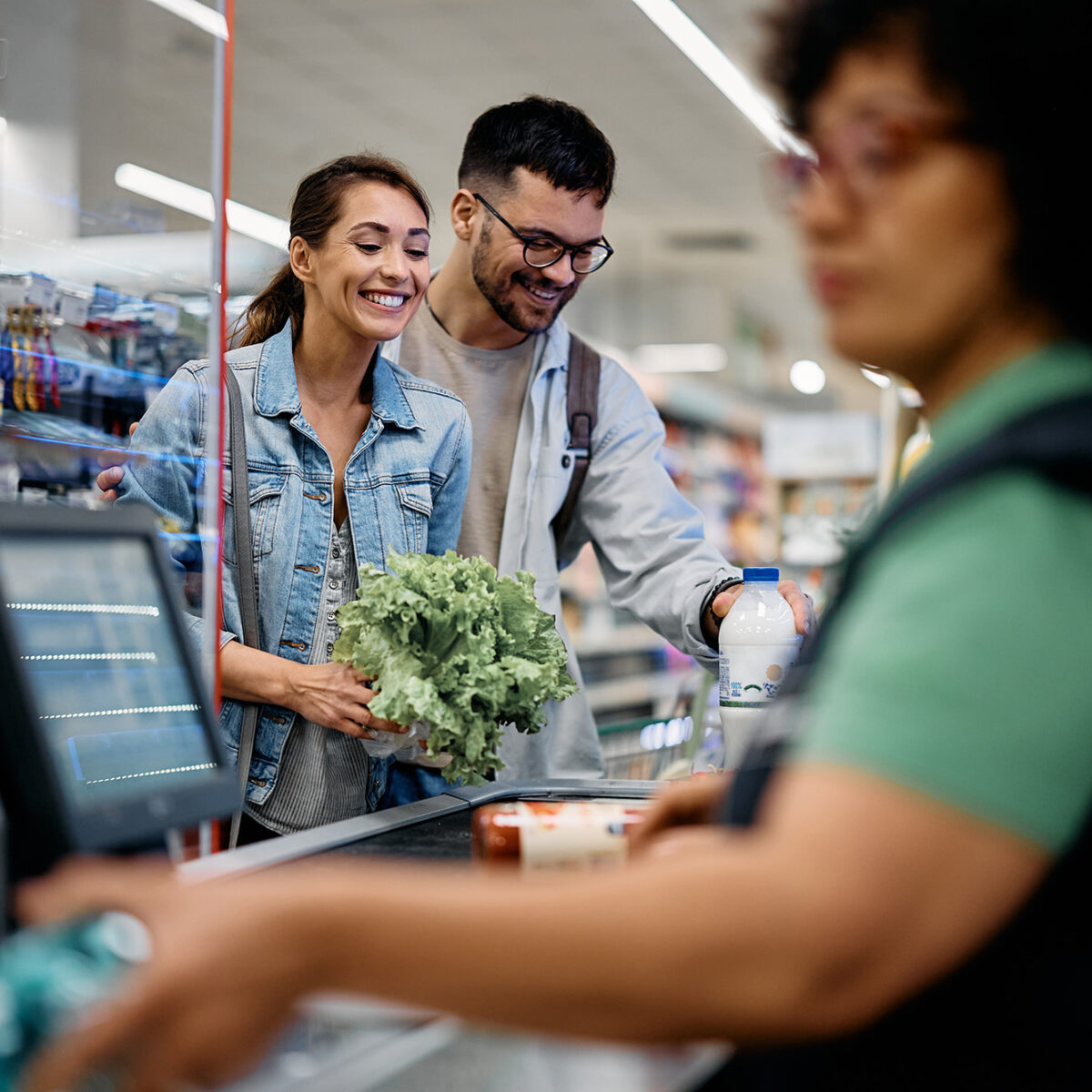 Jets image RET cashier shop people Adobe Stock 532657824 web