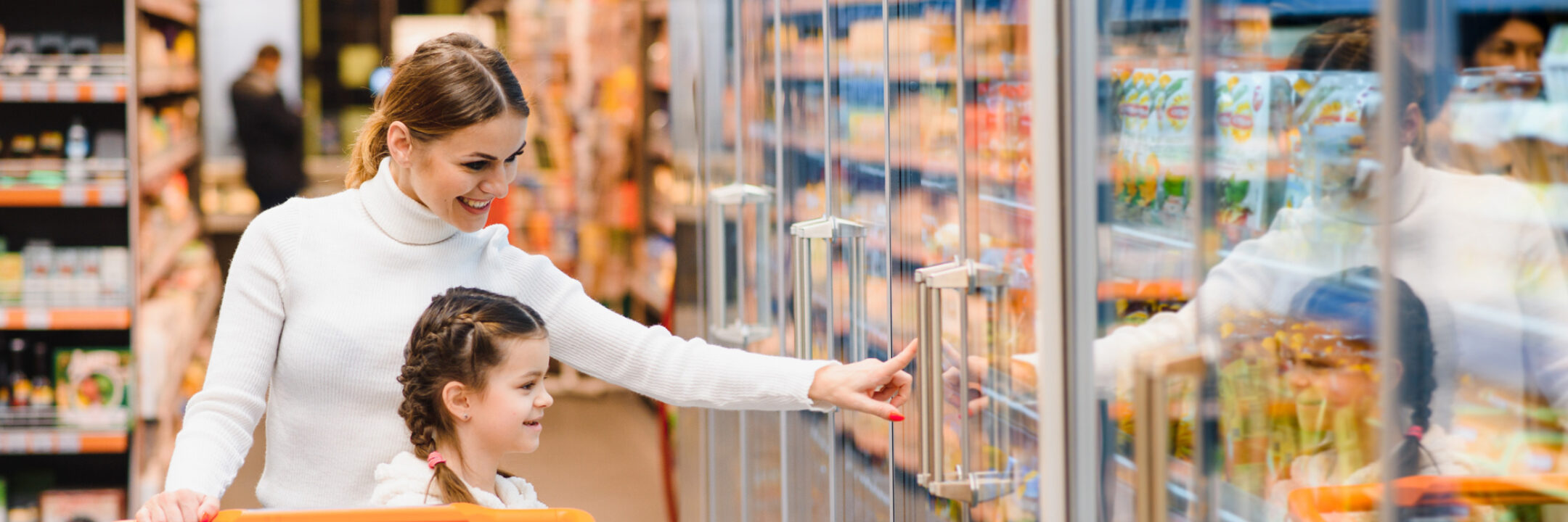 Jets Image Retail Supermarket Customer Mother Daughter Adobe Stock 306804471 web