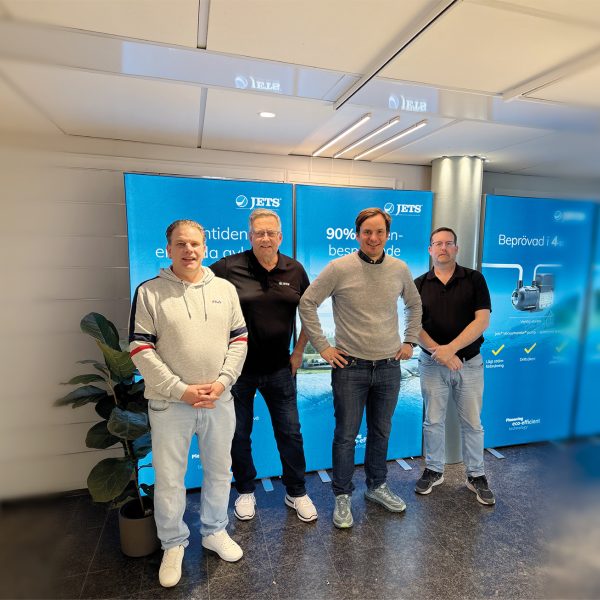 The JETS Sweden team photographed in the company's new premises at Enebybergsvägen 10 in Stockholm.