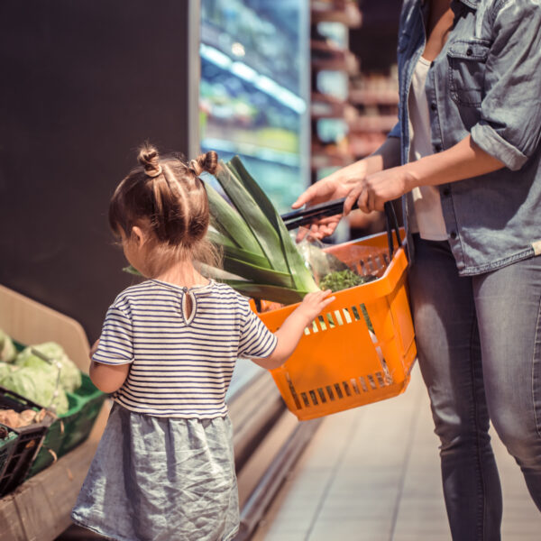 Jets Image supermarket Store Woman Child Groceries Stock 523075739 web square